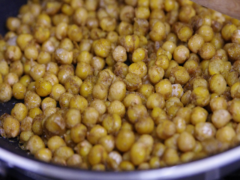 A photo of a plate of roasted chickpeas